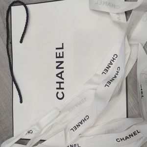 Chanel Shopping Bag White and Black Gift Bag Wrapping Fashion 